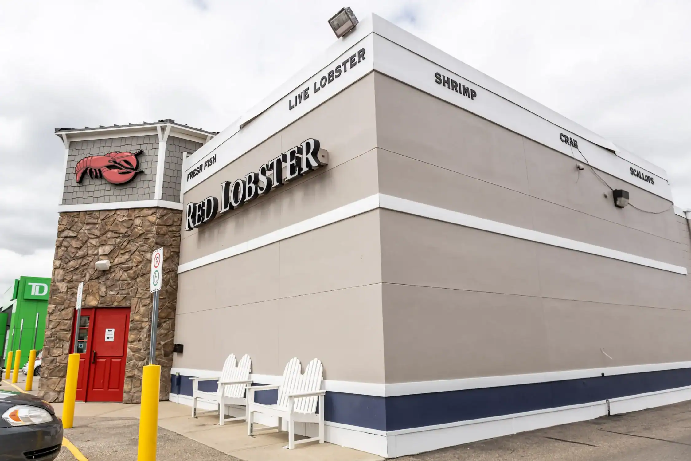 Professional Commercial Exterior Painting for Restaurants Freshly painted Red Lobster restaurant exterior showcasing professional commercial painting services with light gray walls and blue trim.