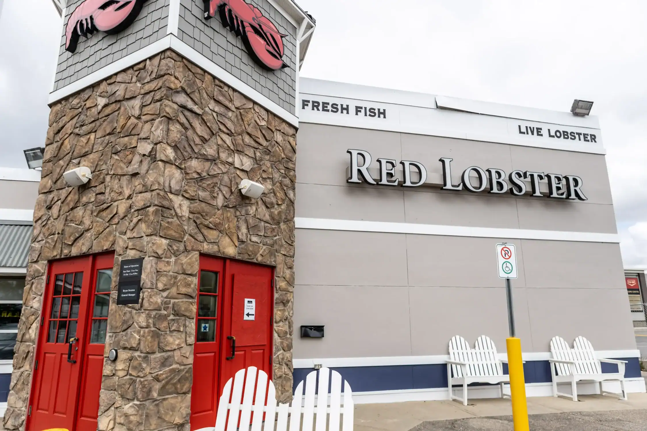 Red Lobster Commercial Exterior Painting The front exterior of a Red Lobster restaurant with stone accents and newly painted walls.